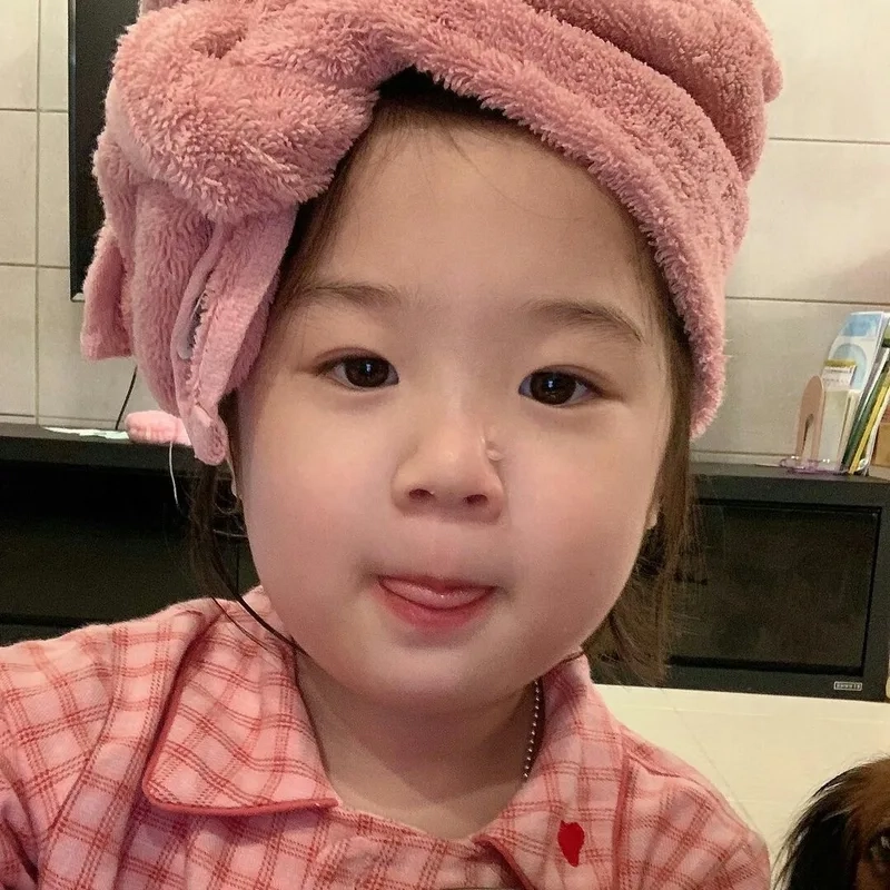 Avatar đôi em bé cute, thể hiện tình bạn ngọt ngào và đáng yêu.