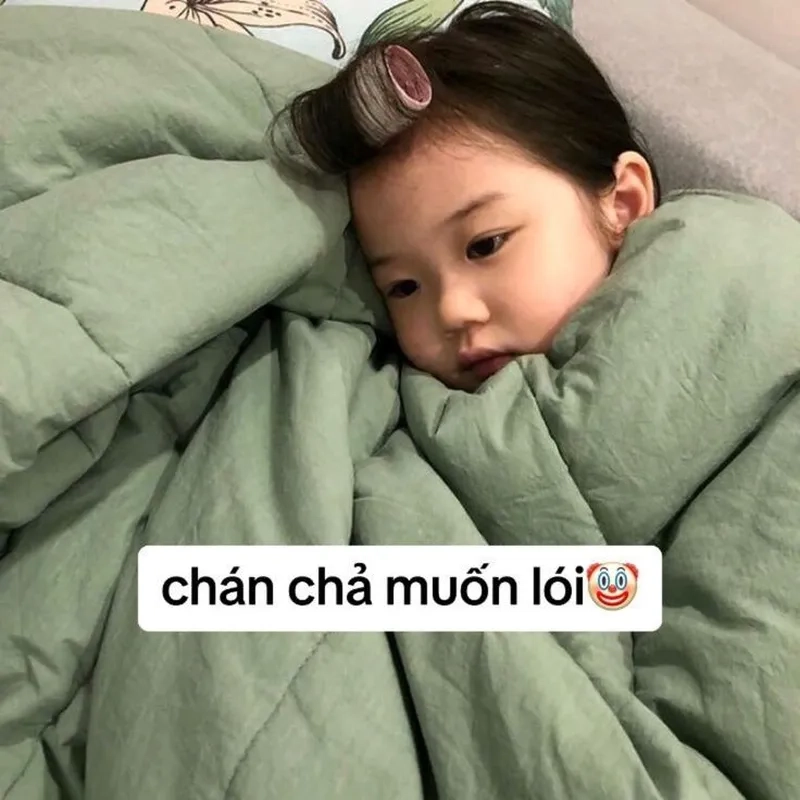 Meme em bé buồn ngủ mang lại cảm giác nhẹ nhàng và thư giãn với hình ảnh vô cùng đáng yêu.