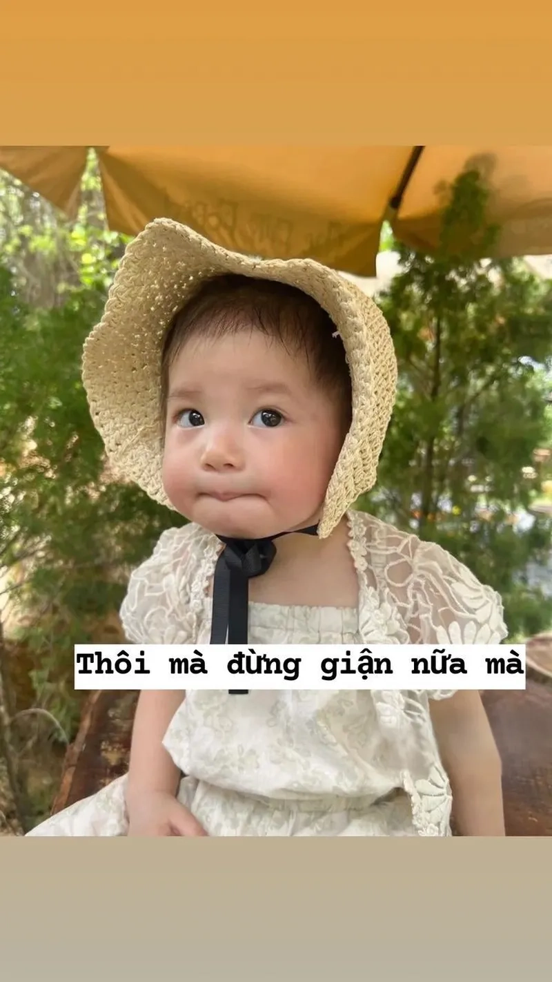 Meme em bé mới ngủ dậy luôn khiến bạn phải bật cười vì vẻ mặt ngái ngủ cực kỳ dễ thương.