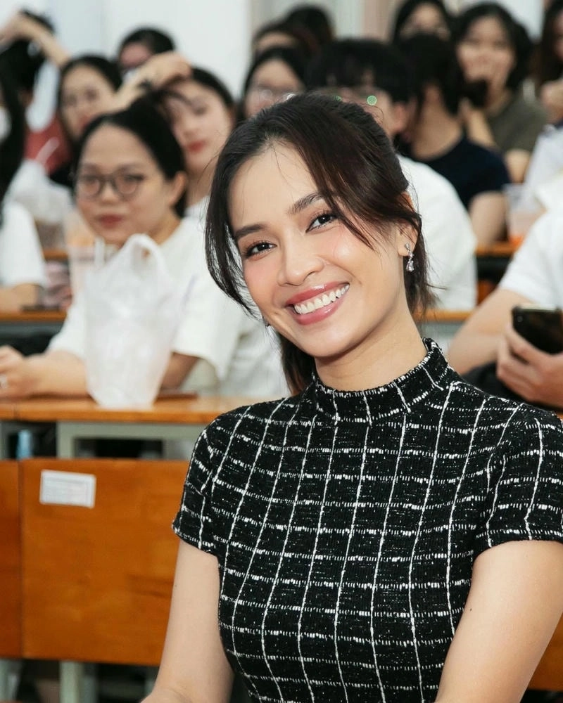 Ái Phương sáng tác thể hiện cảm xúc rất riêng
