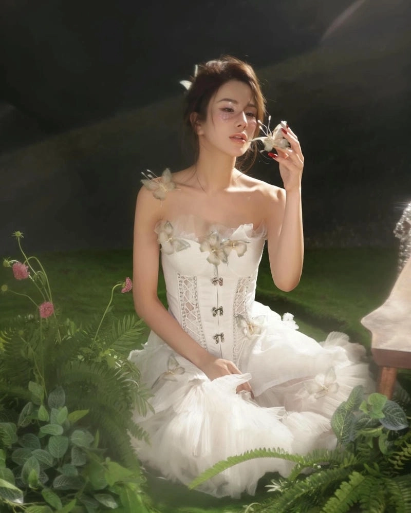 Diệp Lâm Anh bao nhiêu tuổi vẫn đẹp rạng ngời
