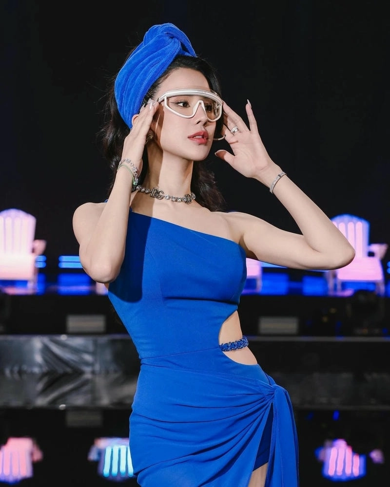 Diệp Lâm Anh trước phẫu thuật gây tranh cãi