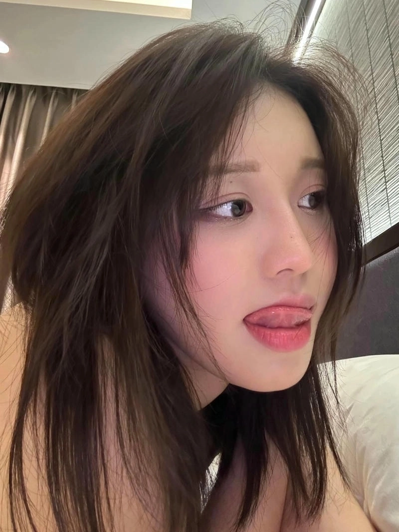 Han Sara rạng rỡ cuốn hút ánh nhìn