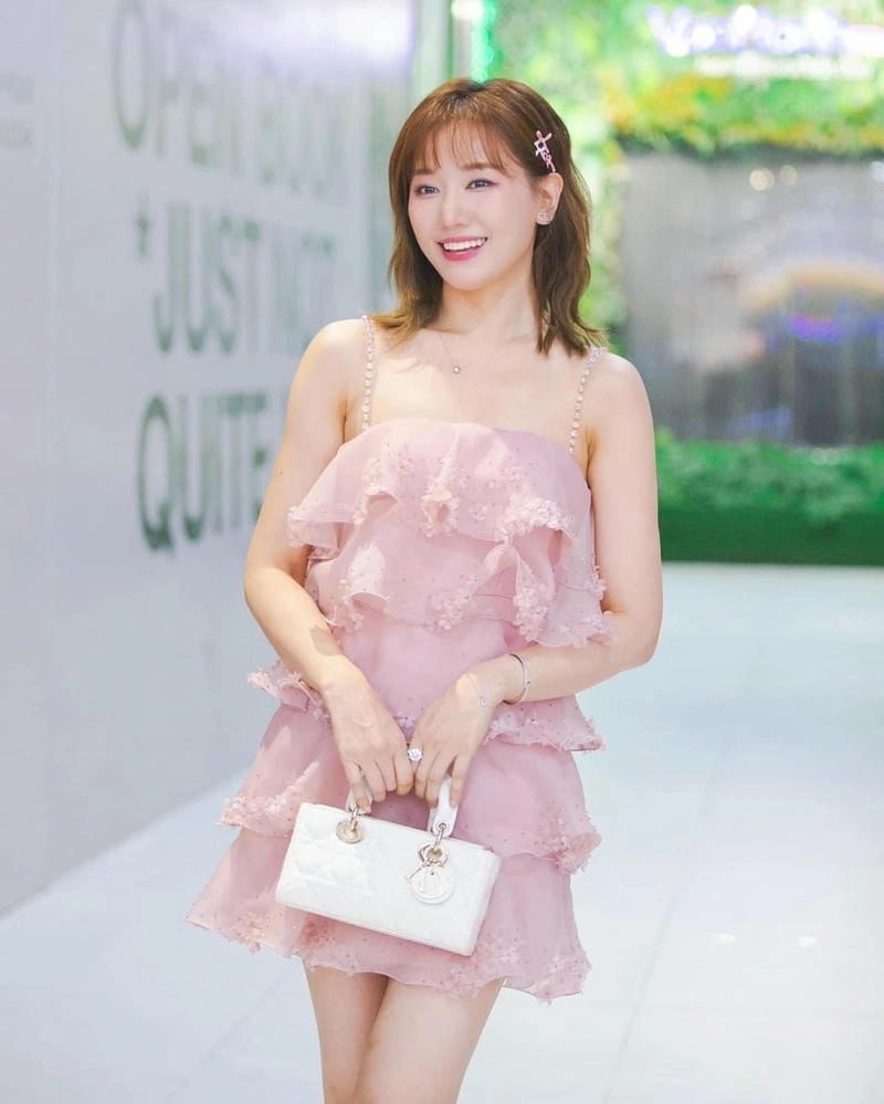 Hari Won đánh trống khiến fan trầm trồ