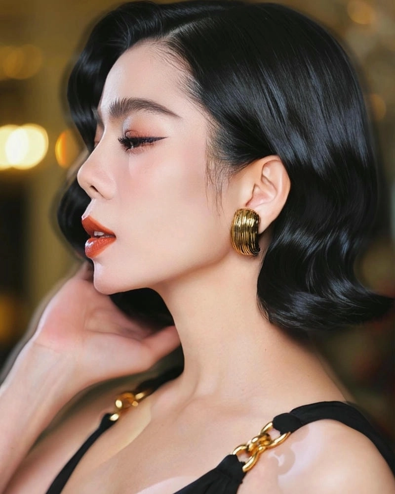 Lệ Quyên khoe nhan sắc rạng rỡ