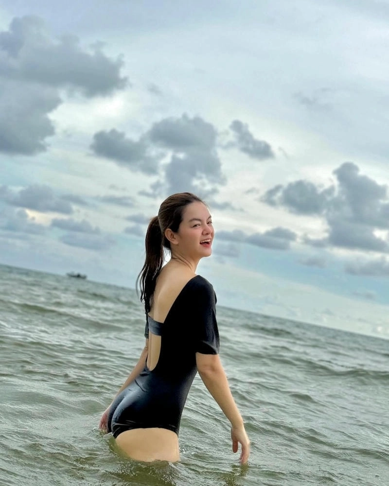 Cảm xúc trọn vẹn trong Album Phạm Quỳnh Anh