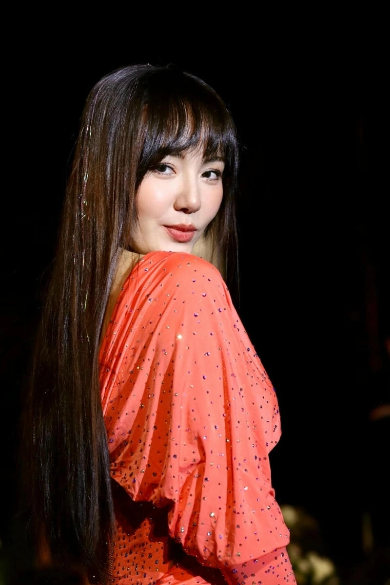 Người hâm mộ thắc mắc Phương Linh bao nhiêu tuổi