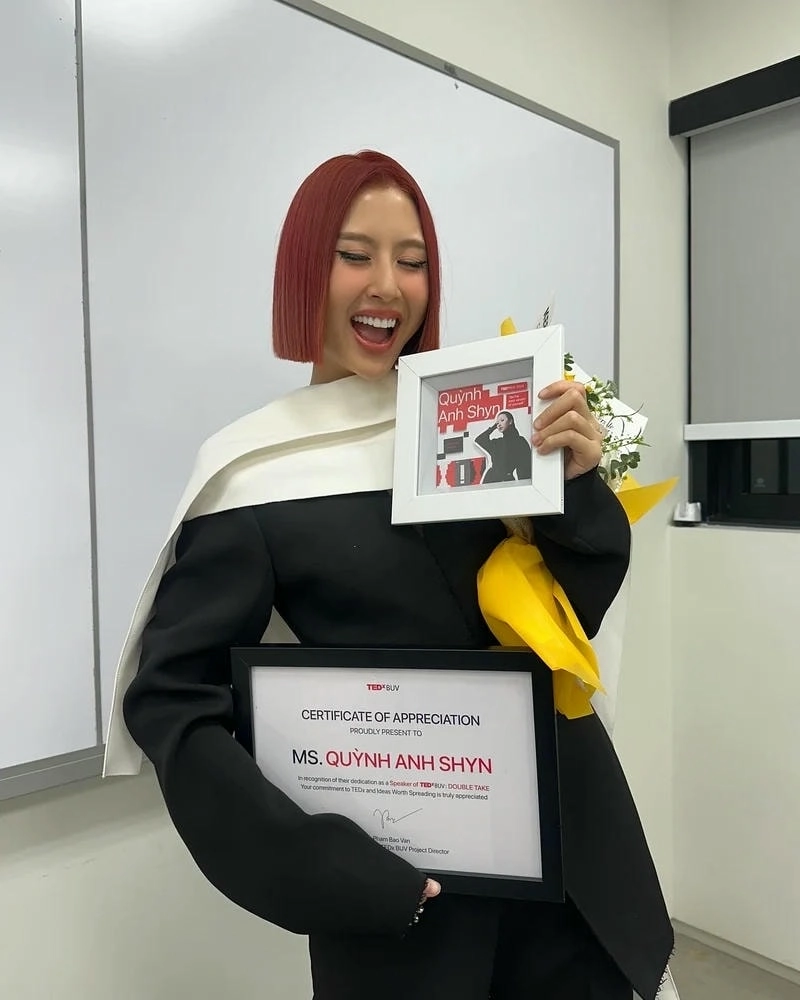 Quỳnh Anh Shyn sở hữu vóc dáng cân đối