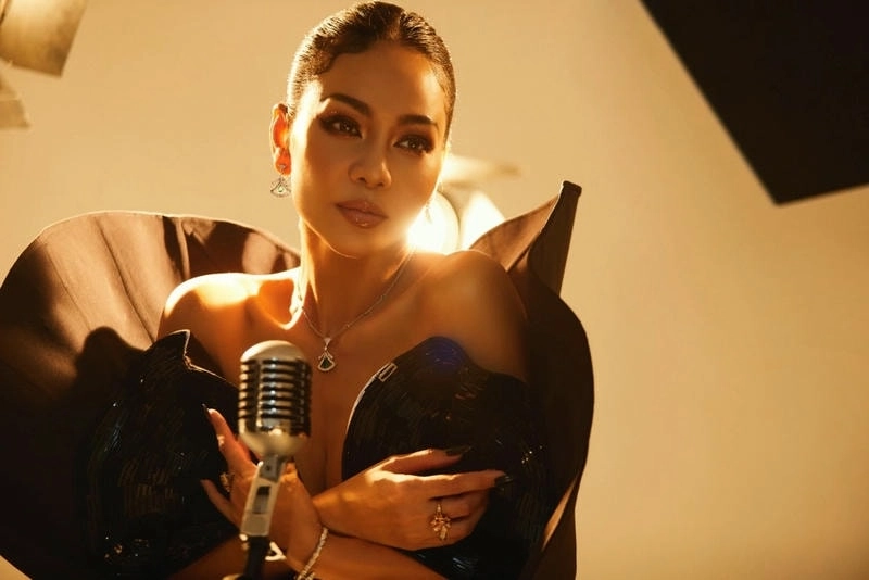 Bay Thu Minh Remix khuấy động sân khấu