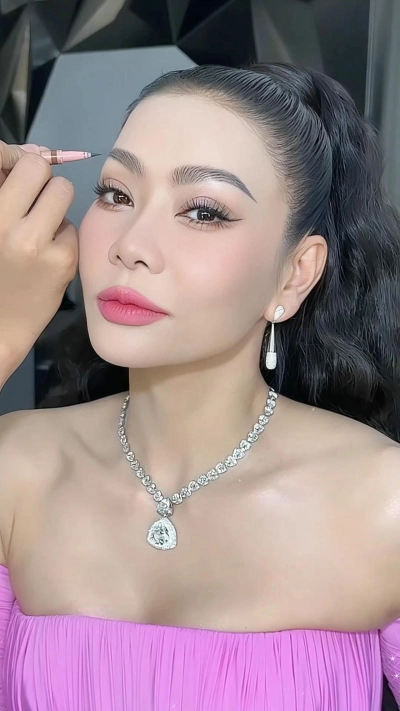 Thu Minh Tuổi 47 vẫn đầy quyến rũ
