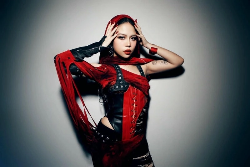 Chiếc khăn gió ấm Tlinh remake gây chú ý