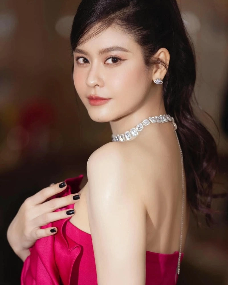 Hình ảnh Trương Quỳnh Anh và Tim bên nhau hạnh phúc