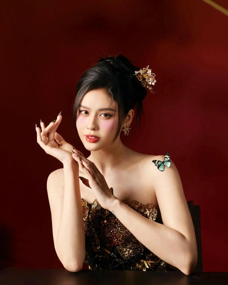 Vẻ đẹp rạng ngời của ca sĩ Trương Quỳnh Anh