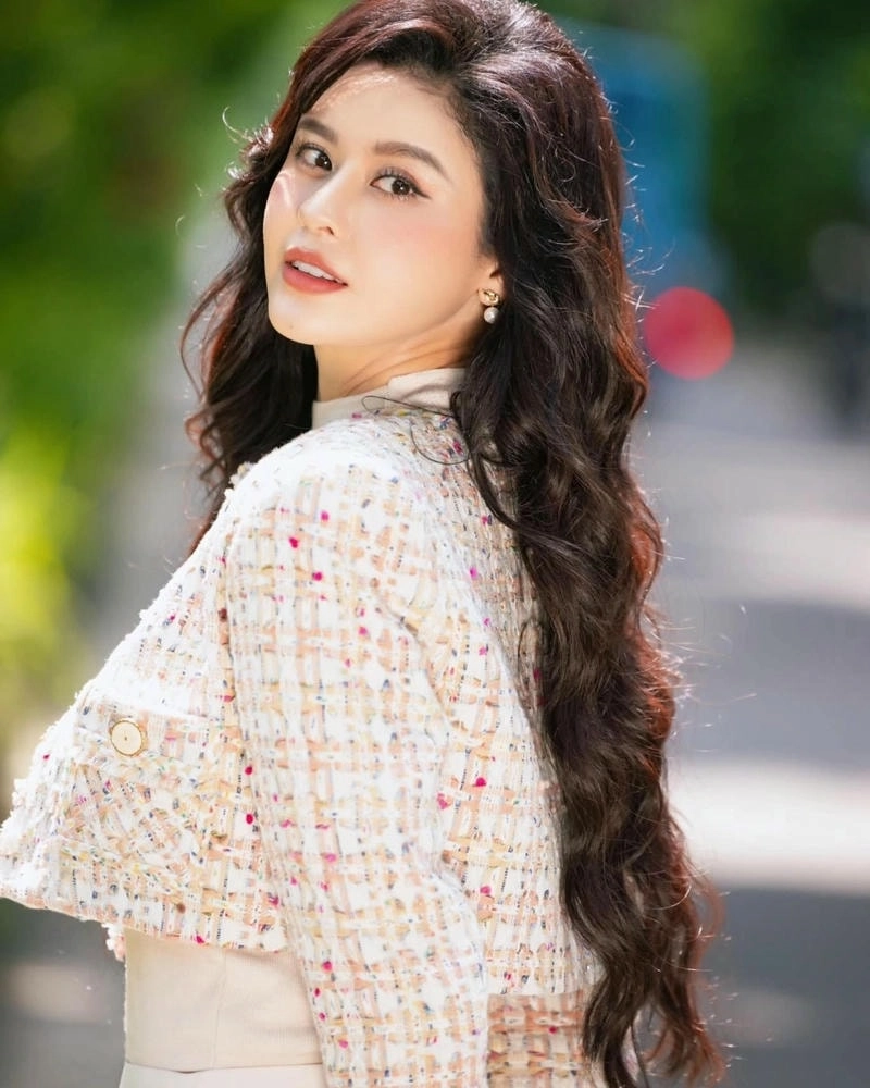 Khung hình tình tứ Tim Trương Quỳnh Anh