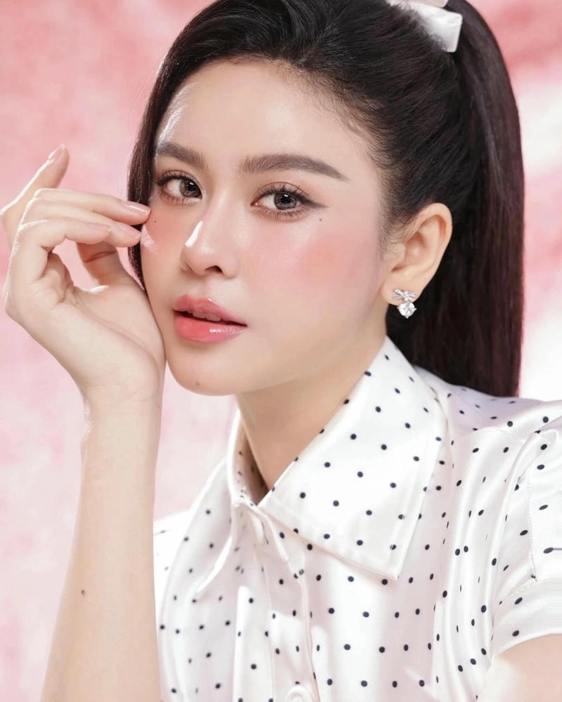 Hình ảnh ấn tượng Trương Quỳnh Anh livestream