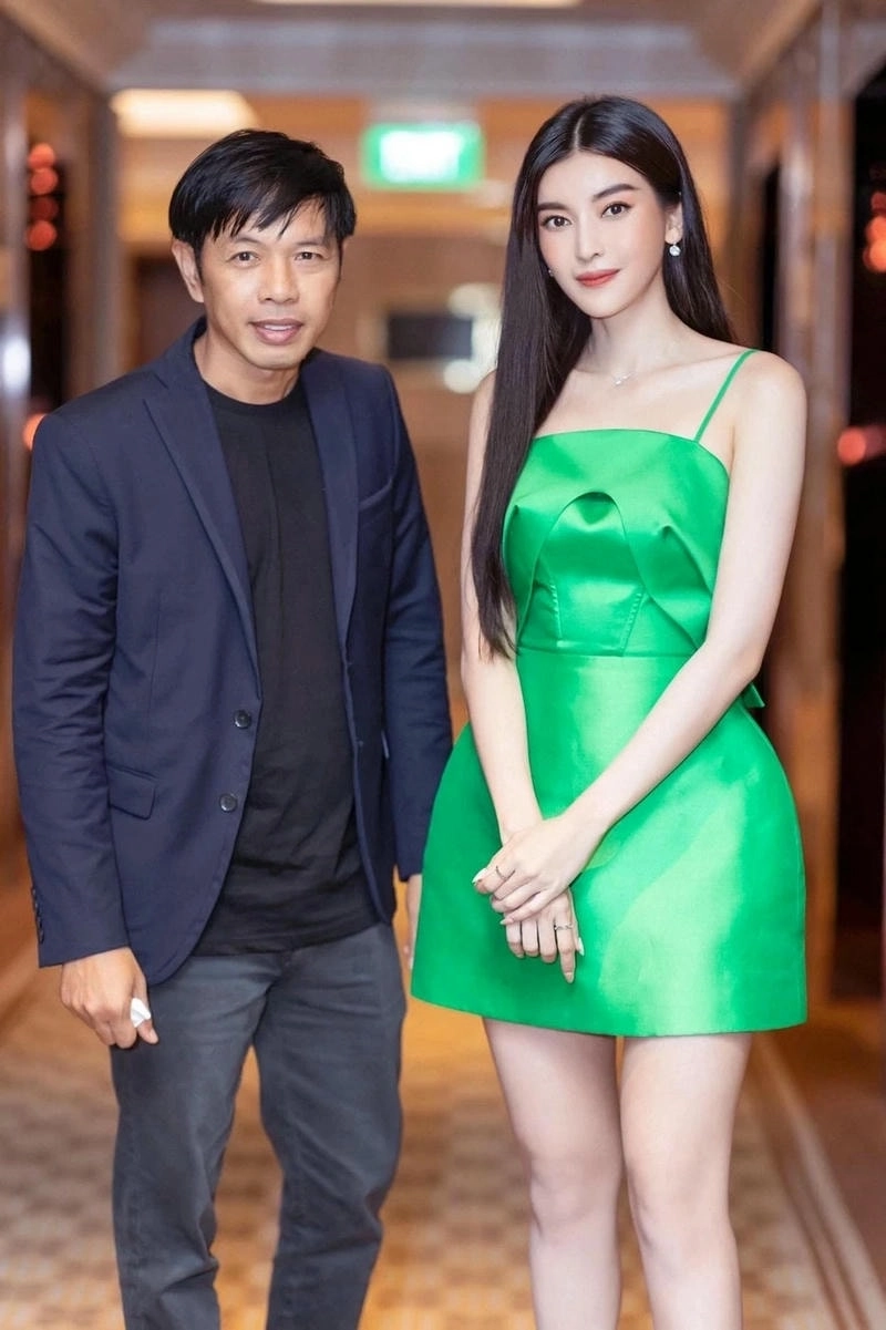 Những cảnh tình cảm Cao Thái Hà hôn