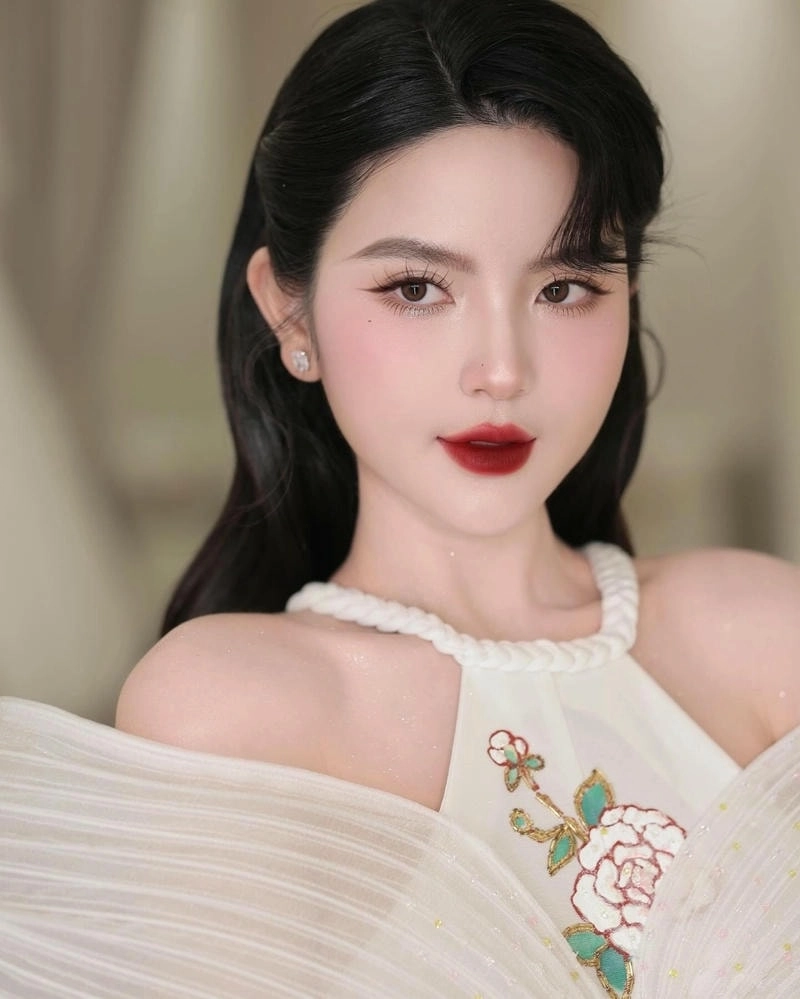 Chu Thanh Huyền thu hút mọi ánh nhìn