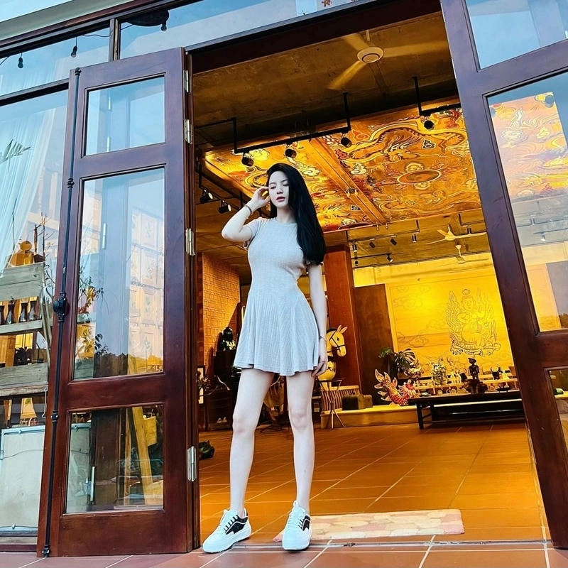 Dân mạng rầm rộ về Chu Thanh Huyền gia thế