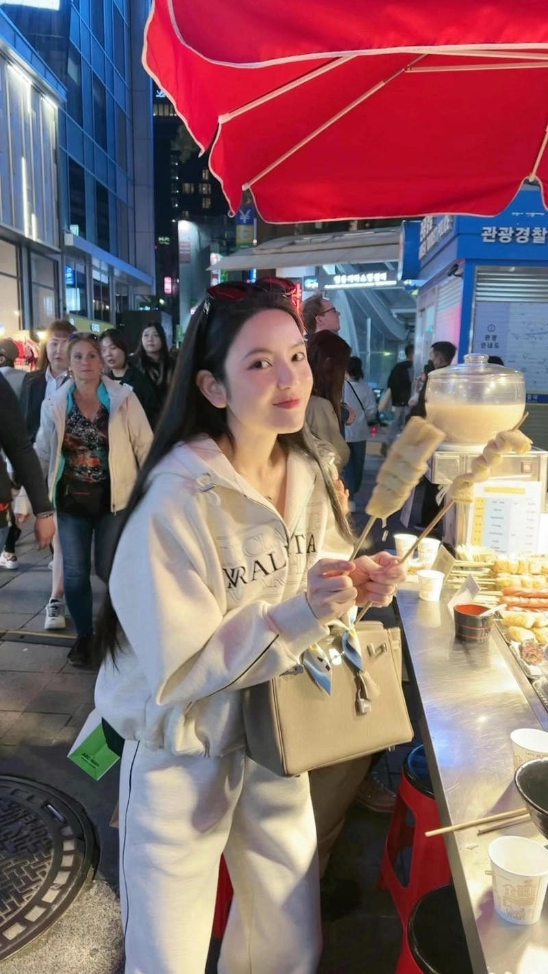 Gây chú ý nhờ Chu Thanh Huyền bán hàng online