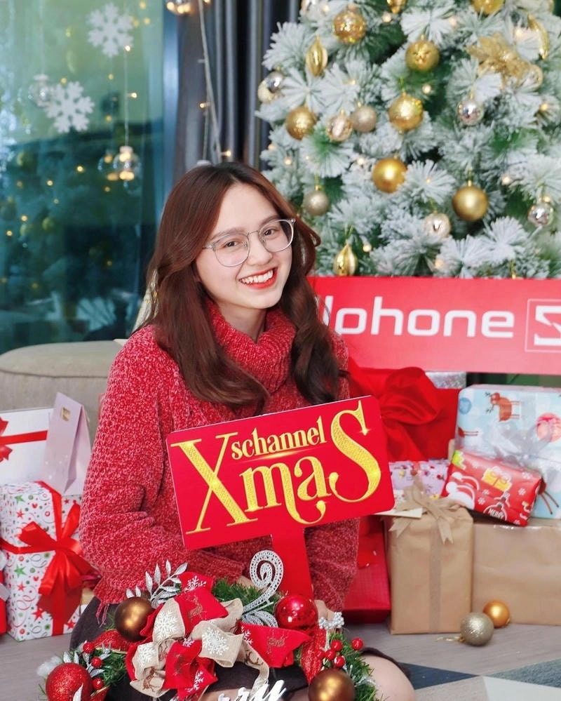 Thử thách hấp dẫn cùng Đặng Thu Hà đổi đồ