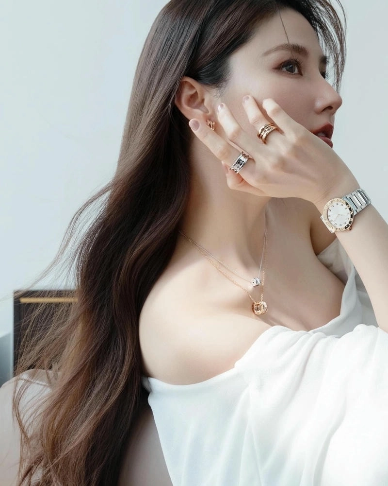 Tuổi thật khiến fan tò mò Diễm My Tuổi