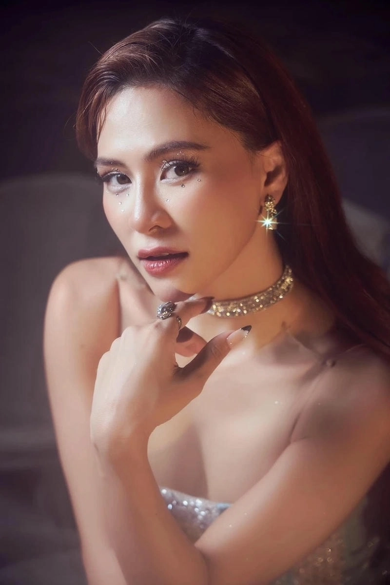 Lời bài hát Hà Nhi chưa quên người yêu cũ gây xúc động