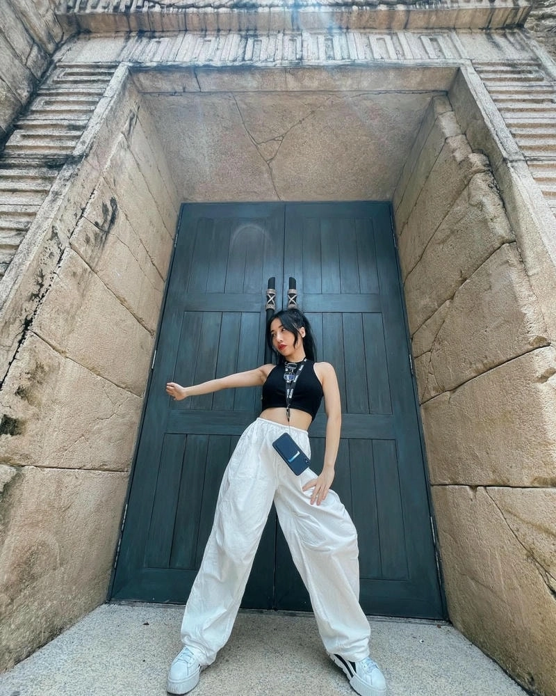 Cảm xúc bùng nổ với Thu cuối Hằng Bingboong