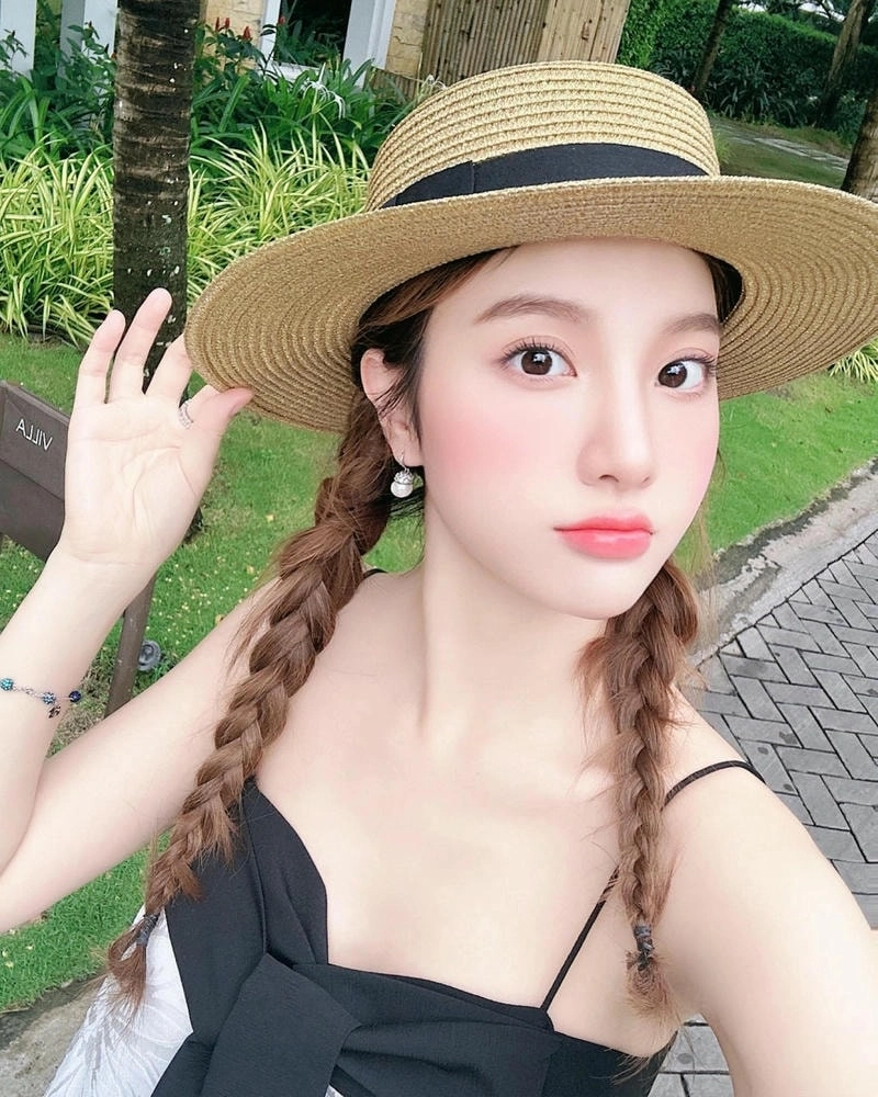 Bài hát của Hạnh Sino chiếm sóng nhạc Việt