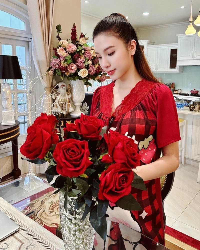 Hạnh Sino cao bao nhiêu trở thành chủ đề hot