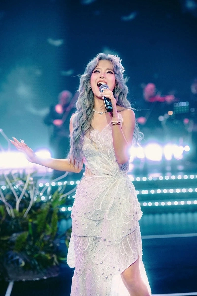 Hoàng Yến Chibi tỏa sáng trẻ trung