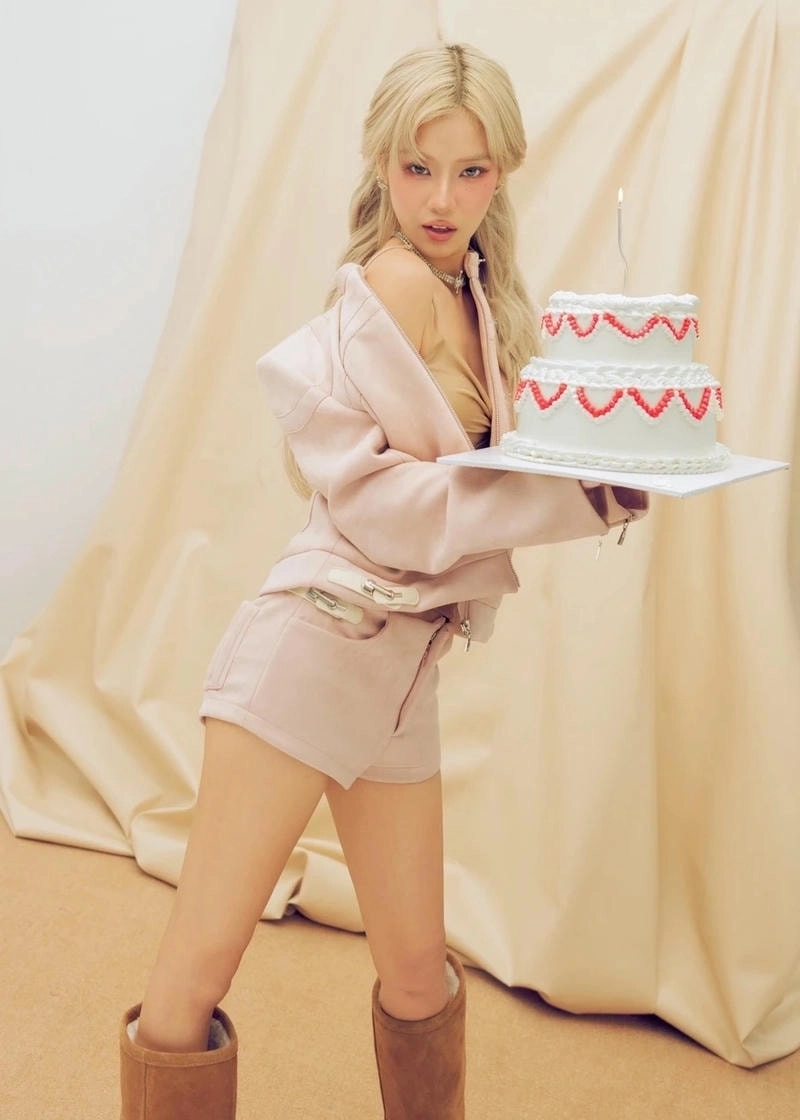 Hát karaoke cùng Hoàng Yến Chibi