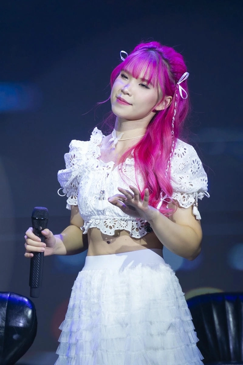 Trọn vẹn cảm xúc qua lời bài hát Khởi My Người yêu cũ