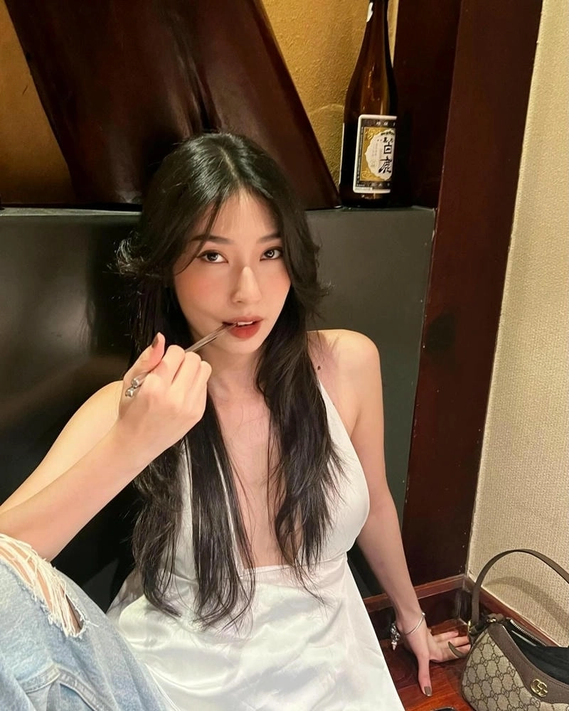 Tuyết Khổng Tú Quỳnh dịu dàng như mùa đông