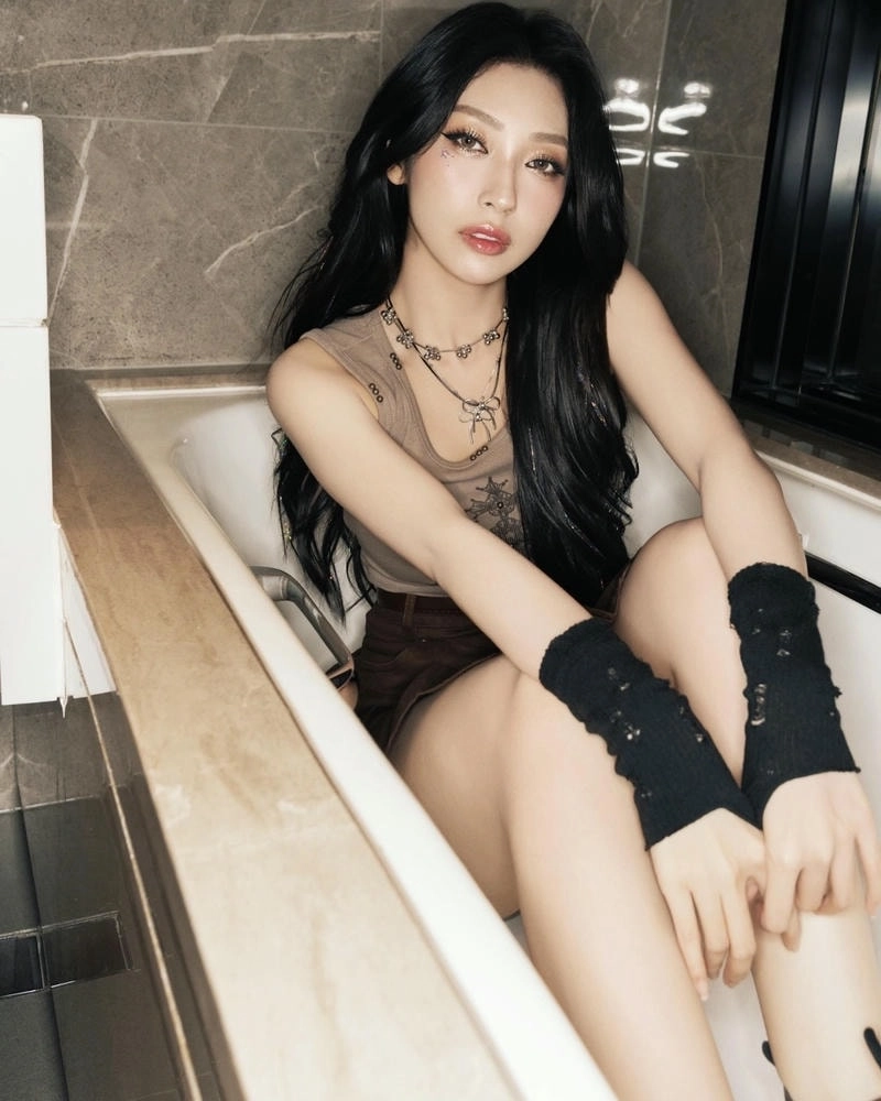 Cô bé dâu tây Khổng Tú Quỳnh ngọt ngào trong từng khung hình