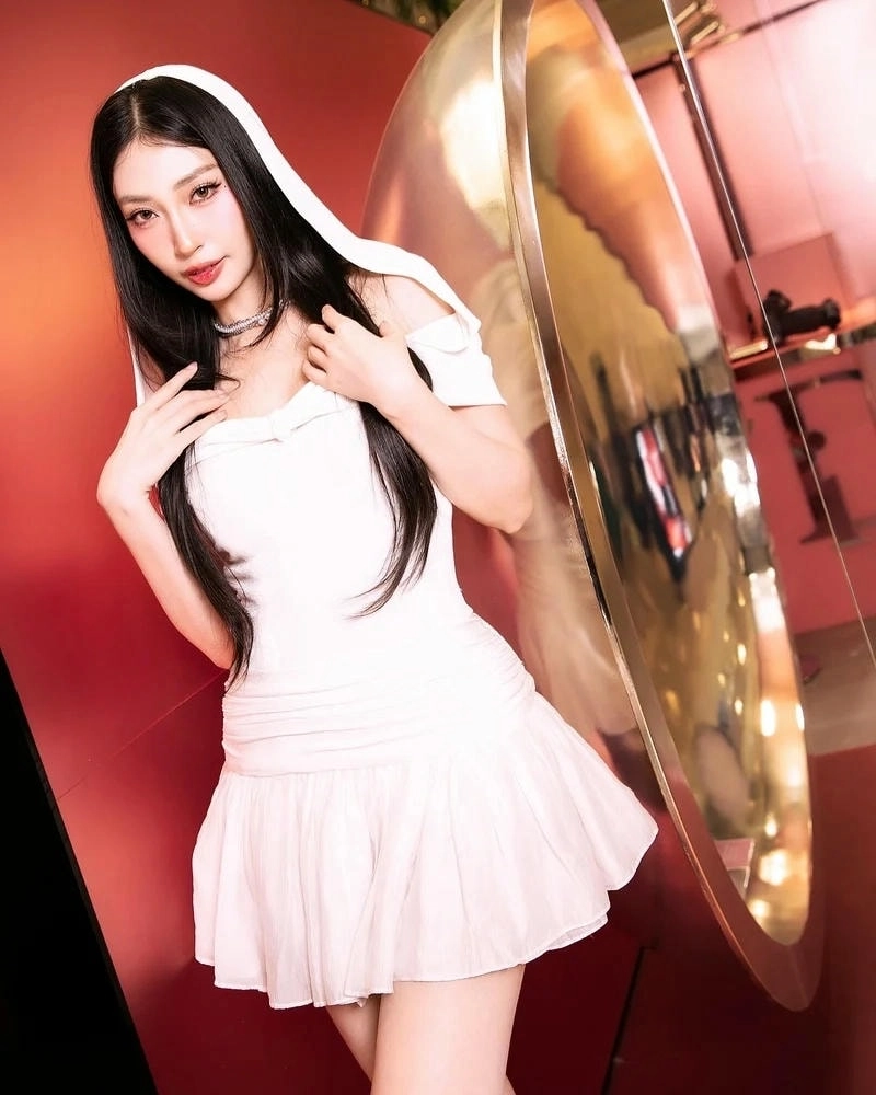 Khổng Tú Quỳnh gia thế khiến nhiều người bất ngờ