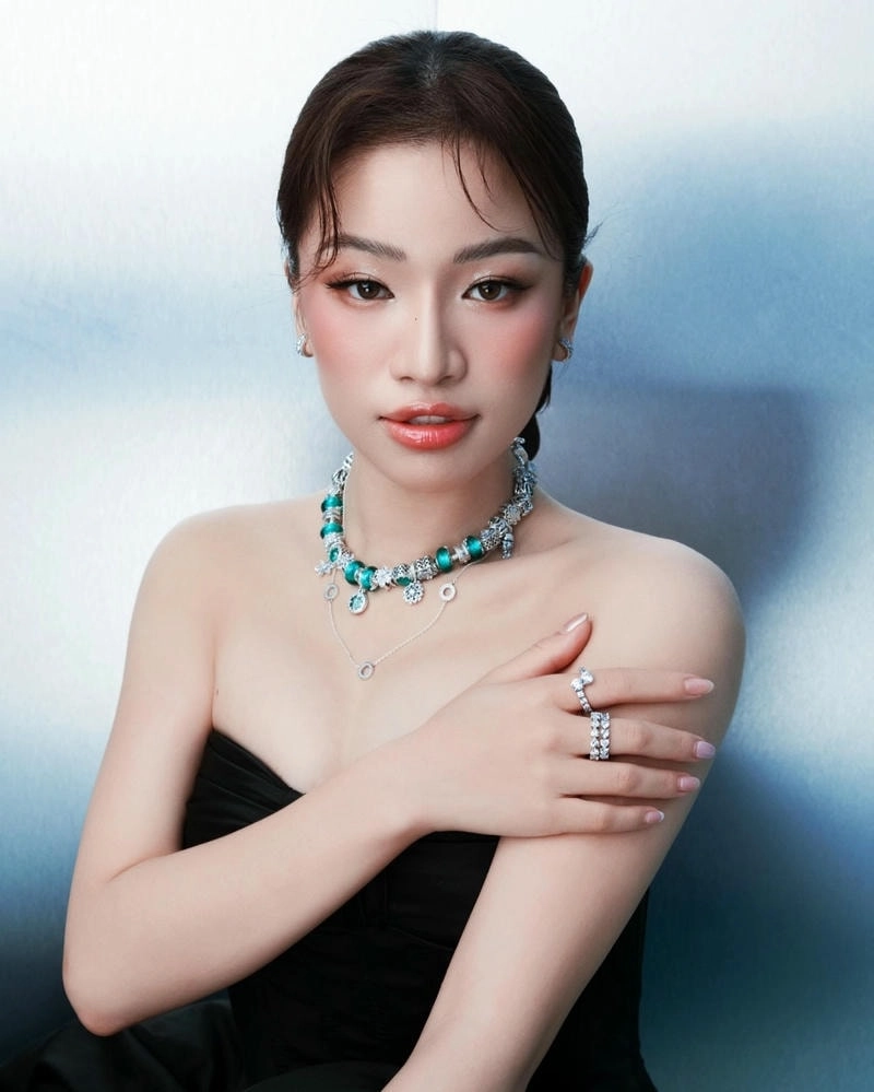 Lâm Bảo Ngọc our song mang phong cách trẻ trung hiện đại