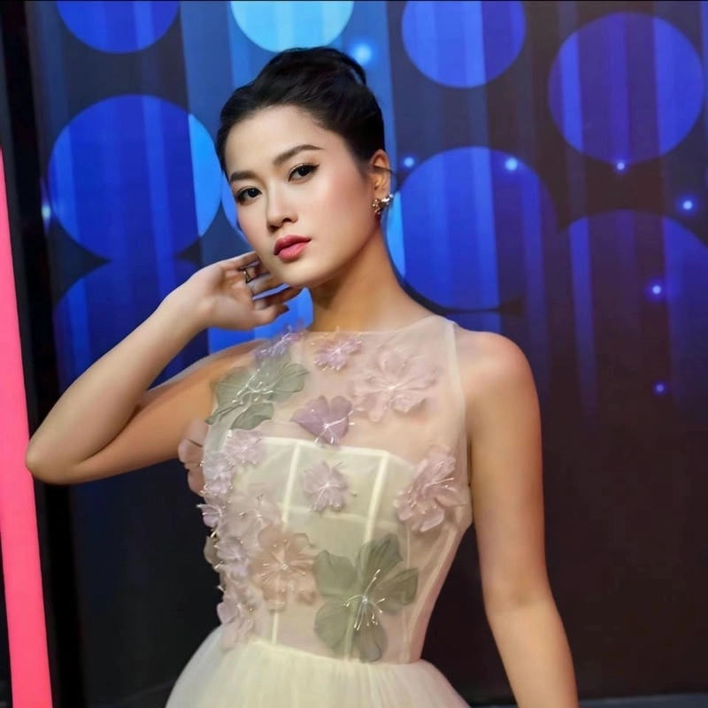 Thử sức bất ngờ Lâm Vỹ Dạ Hát Bolero