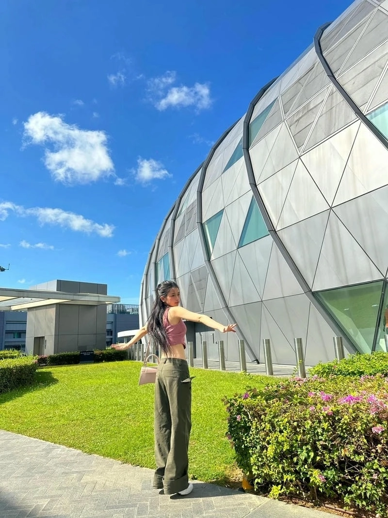 Xem đầy đủ Linh Ka Ghosting Lyrics tại đây