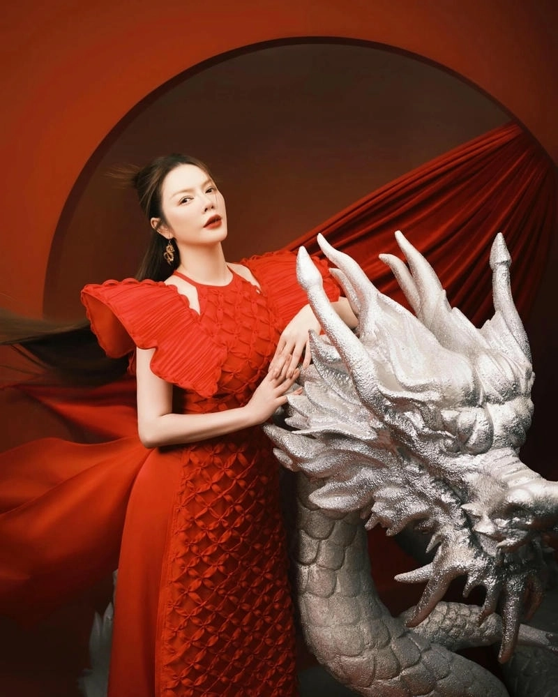 Gây chú ý tại Lý Nhã Kỳ người ấy là ai