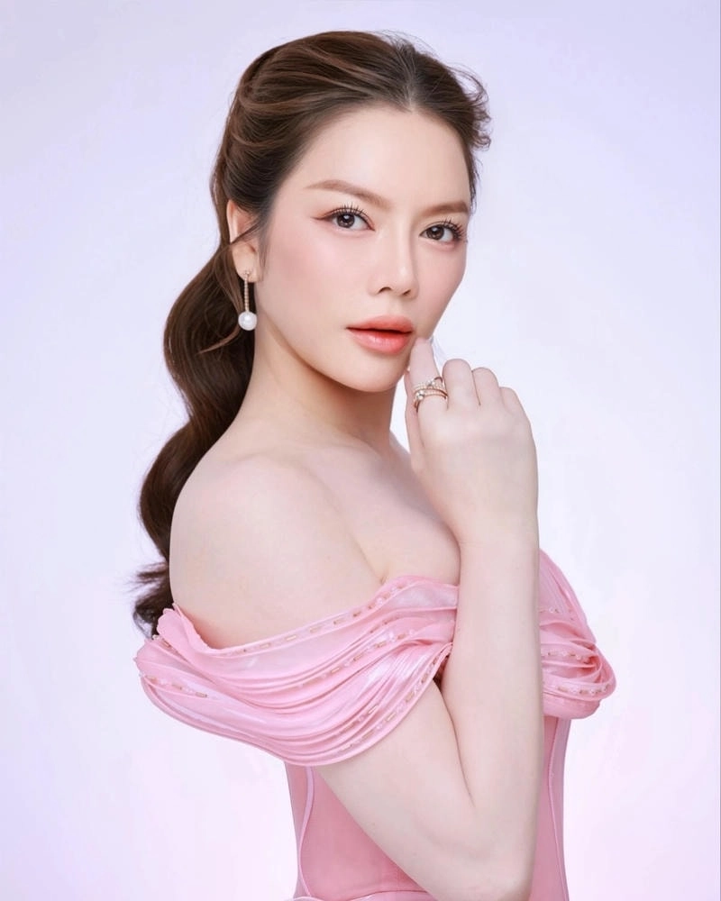 Tin đồn rầm rộ đám cưới Lý Nhã Kỳ