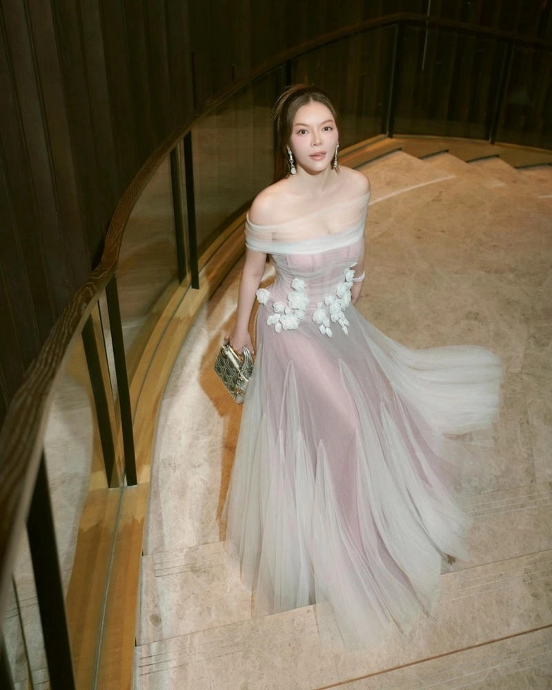 Bất ngờ khả năng Lý Nhã Kỳ nói tiếng Anh