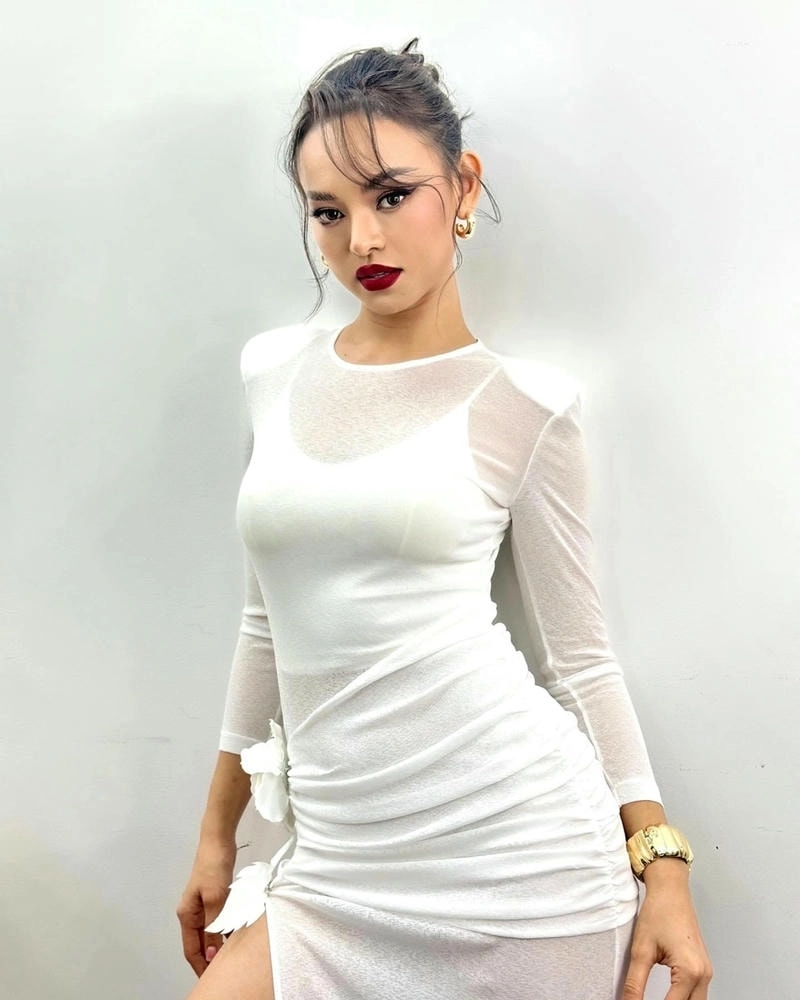 Fan lo lắng khi thấy Mai Ngô lạc hậu trường