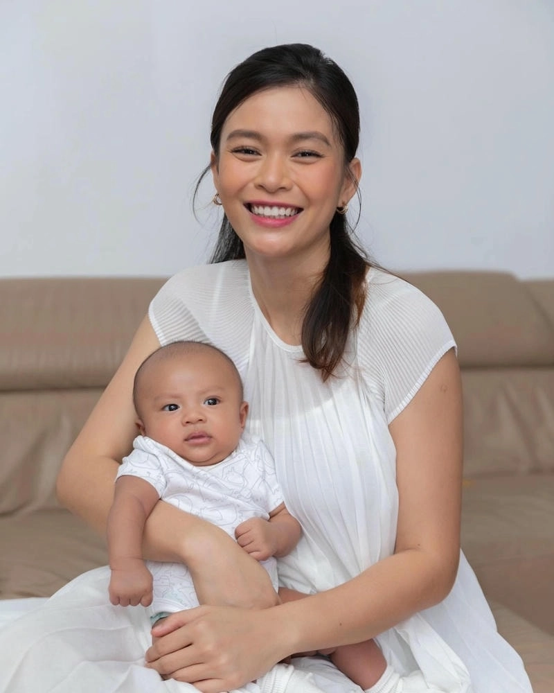 Hình ảnh đầu tiên sau khi Mâu Thủy sinh con