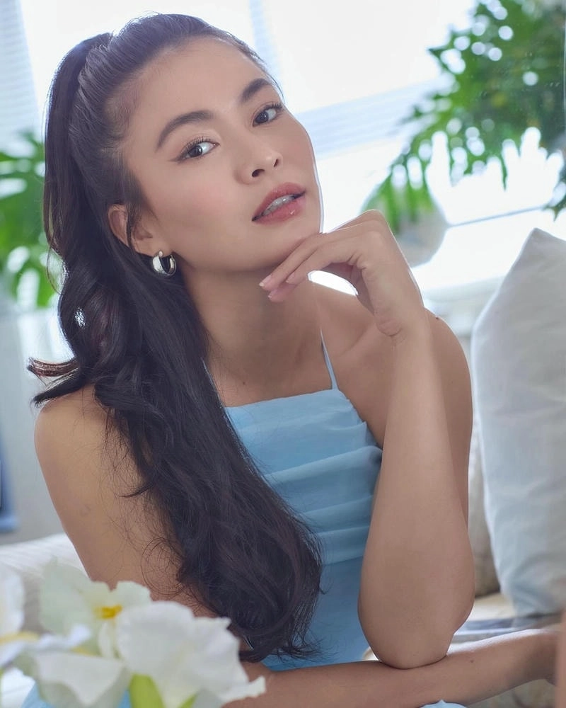 Thần thái đỉnh cao của siêu mẫu Mâu Thủy