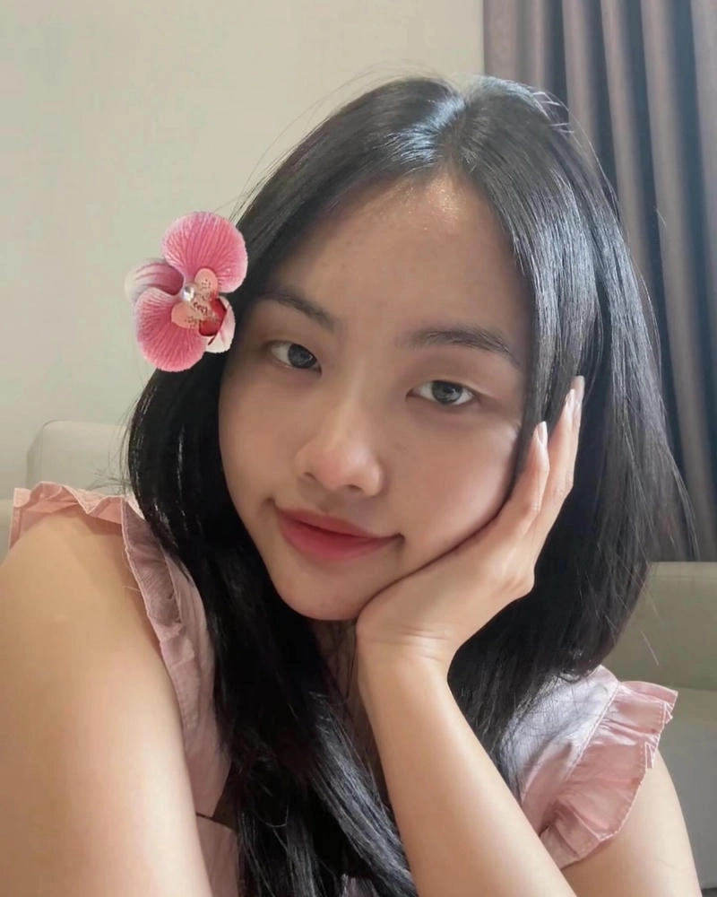 Vũ Trụ Cò Bay Phương Mỹ Chi gợi hình ảnh nên thơ