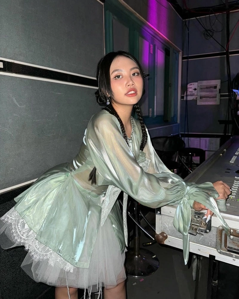 Phương Mỹ Chi Quê Em Mùa Nước Lũ đẫm tình quê