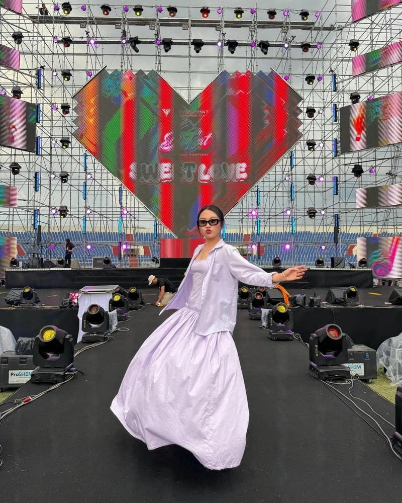 Lời bài hát Phương Mỹ Chi Gối Gấm sâu lắng và cảm xúc