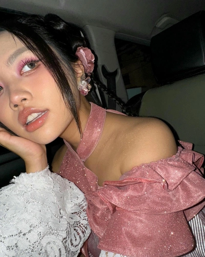 Hành Trình Trên Đất Phù Sa Phương Mỹ Chi mang đậm nét dân gian