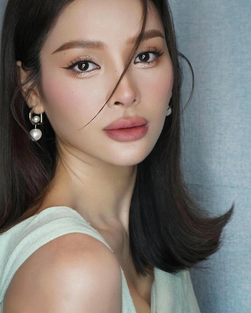 Phương Trinh Jolie yoga khoe dáng cực săn chắc