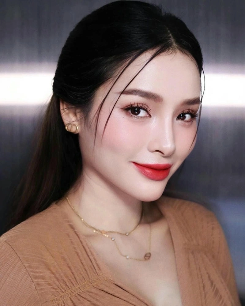 Phương Trinh Jolie sinh con thứ 3 gây bất ngờ